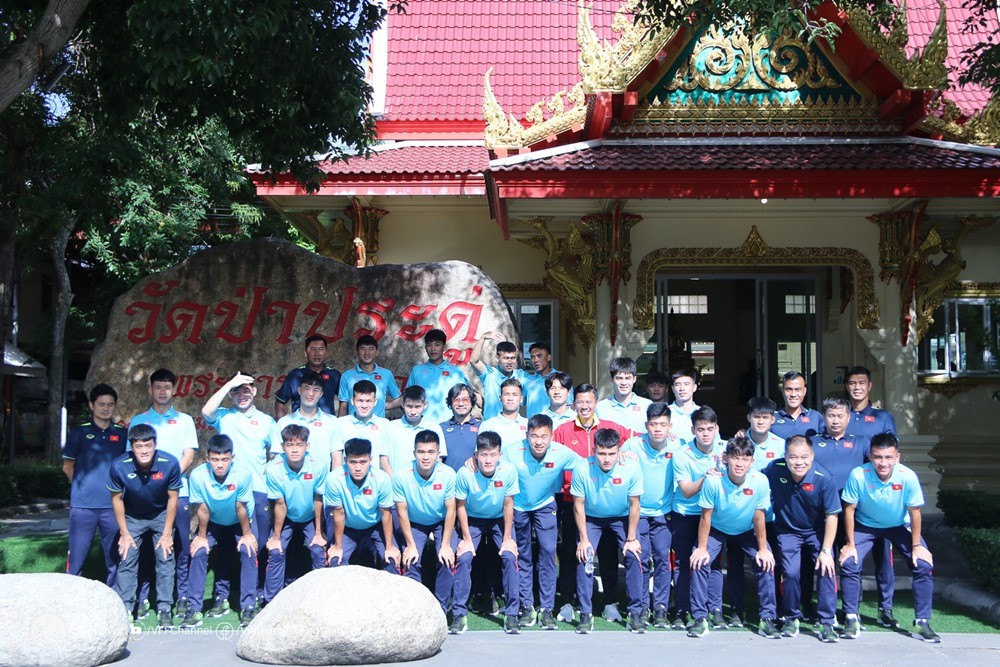 U23 Việt Nam đi chùa cầu may trước giải Đông Nam Á - Bóng Đá