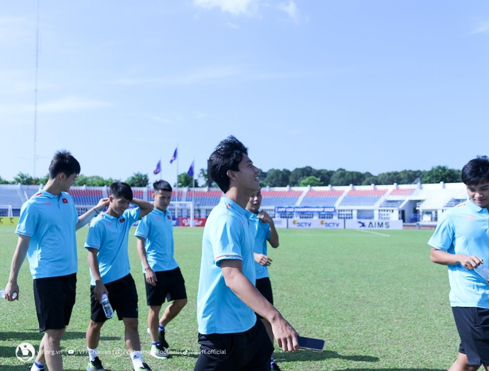 U23 Việt Nam làm quen sân Rayong, sẵn sàng lấy 3 điểm trước U23 Lào - Bóng Đá
