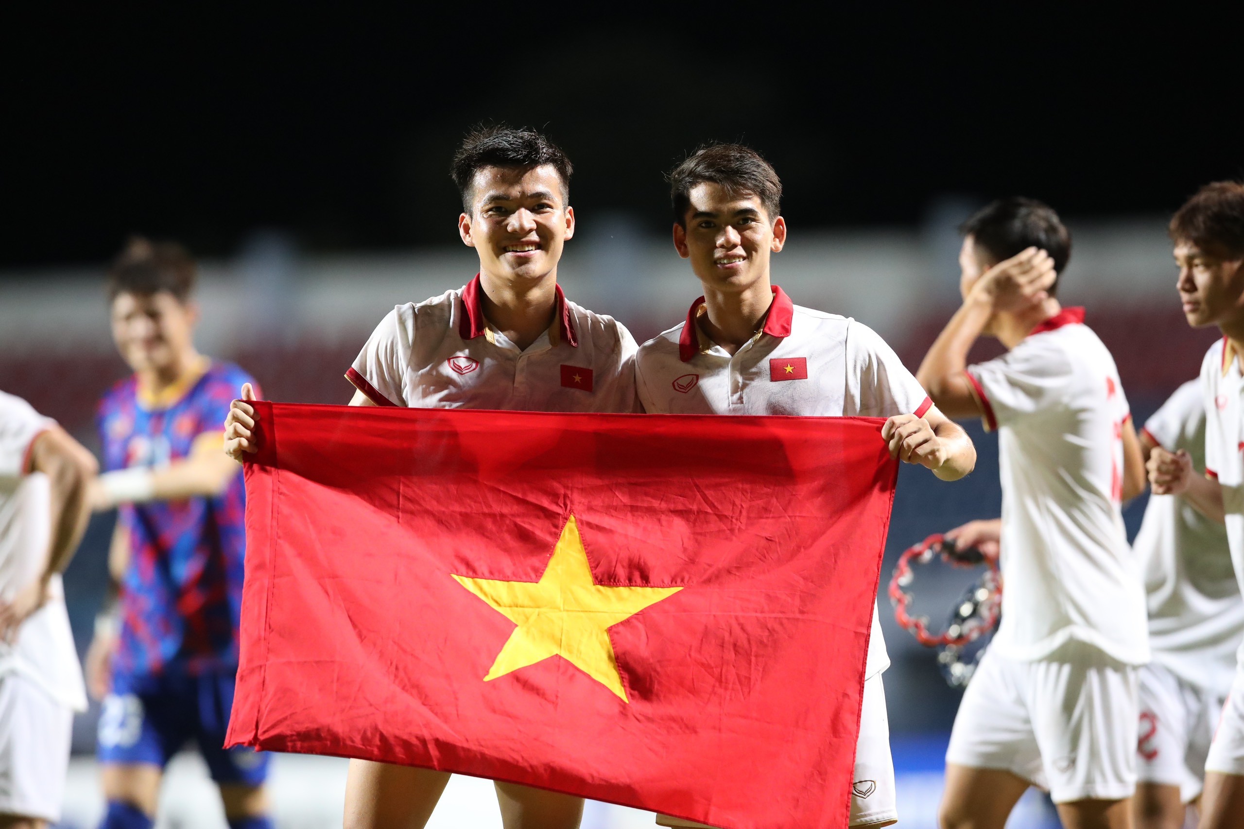 U23 Việt Nam 'công kênh' HLV Hoàng Anh Tuấn mừng vô địch U23 Đông Nam Á - Bóng Đá