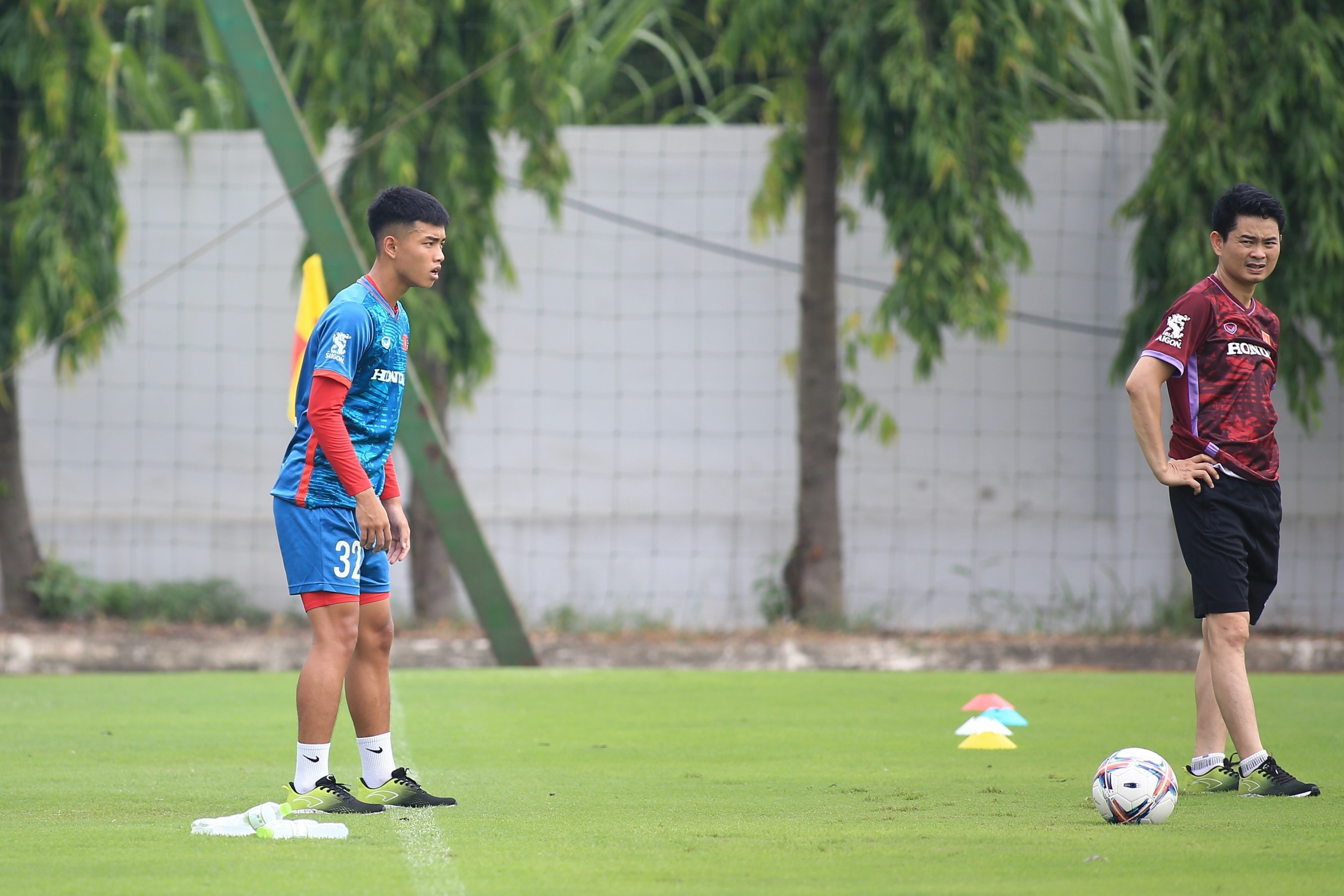 U23 Việt Nam tập buổi đầu tiên: Cầu thủ chơi ở Hàn Quốc về ra mắt - Bóng Đá