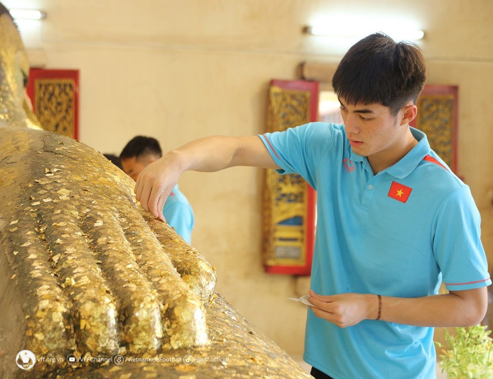 U23 Việt Nam đi chùa cầu may trước giải Đông Nam Á - Bóng Đá