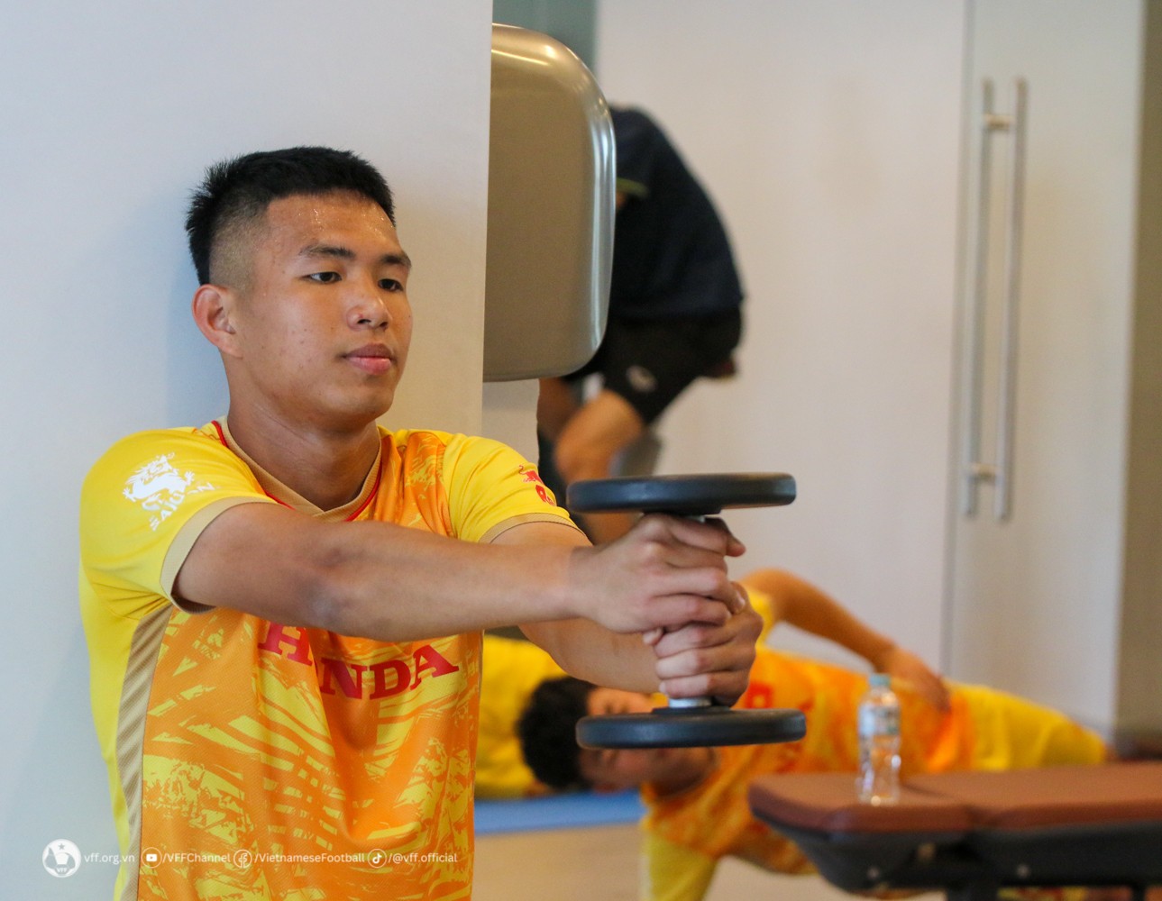 U23 Việt Nam căng sức tập tạ chờ đấu Iraq - Bóng Đá