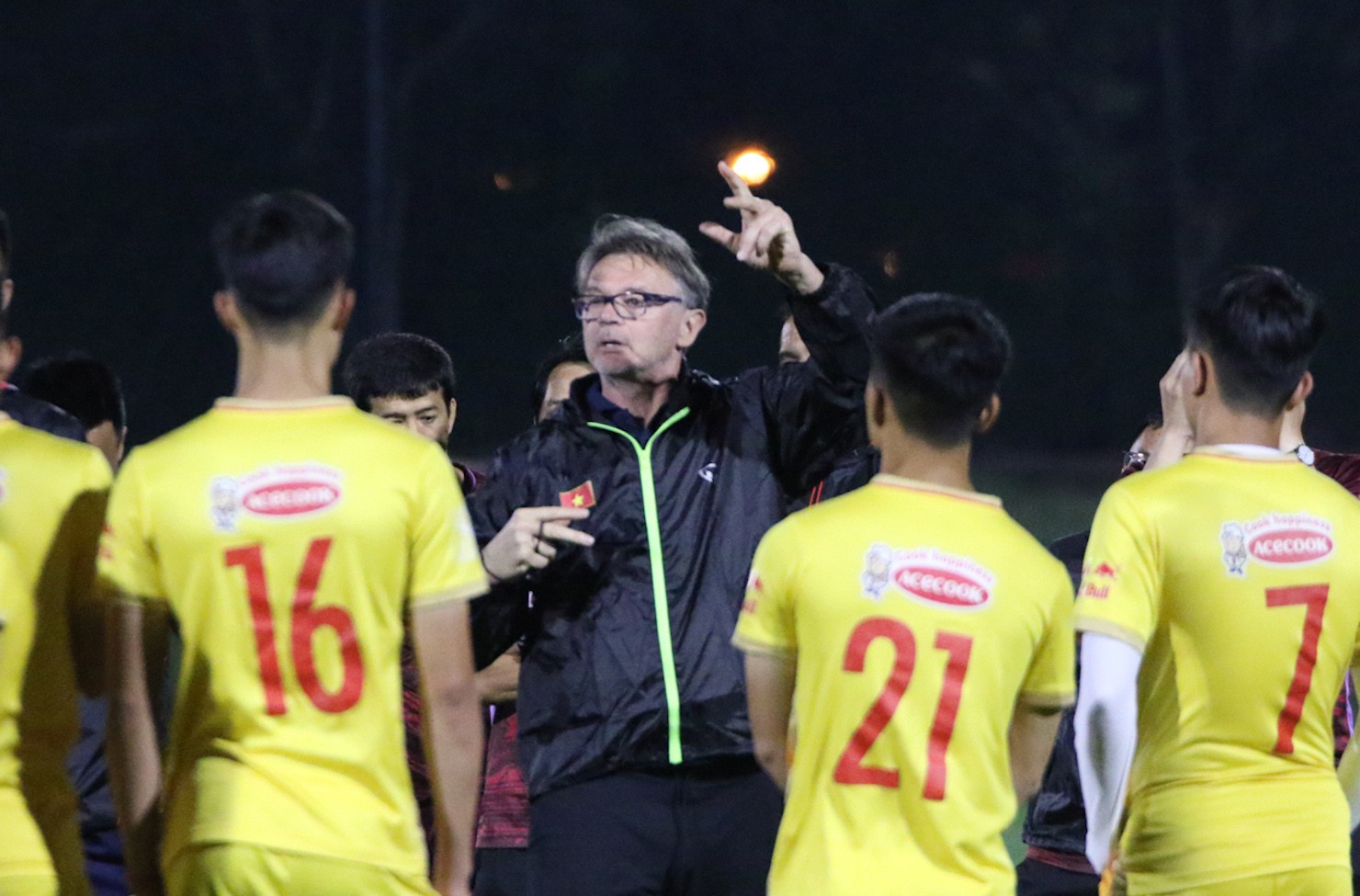 U23 Việt Nam: Chờ sự ăn ý giữa HLV Hoàng Anh Tuấn và ông Troussier - Bóng Đá