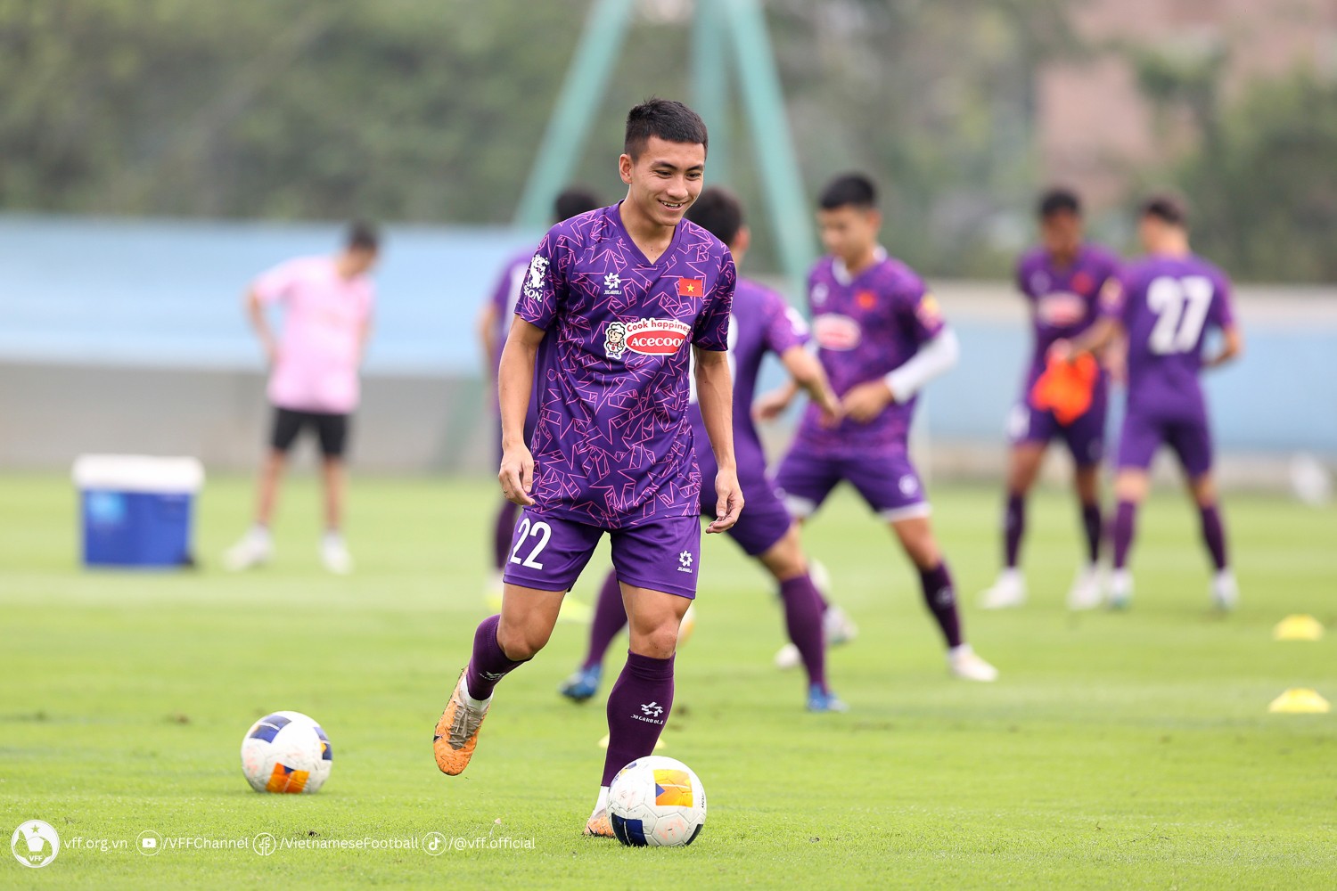 Đình Bắc và dàn sao U23 Việt Nam rạng rỡ ở buổi tập đầu cùng HLV Hoàng Anh Tuấn - Bóng Đá