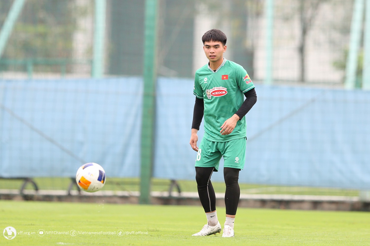 Đình Bắc và dàn sao U23 Việt Nam rạng rỡ ở buổi tập đầu cùng HLV Hoàng Anh Tuấn - Bóng Đá
