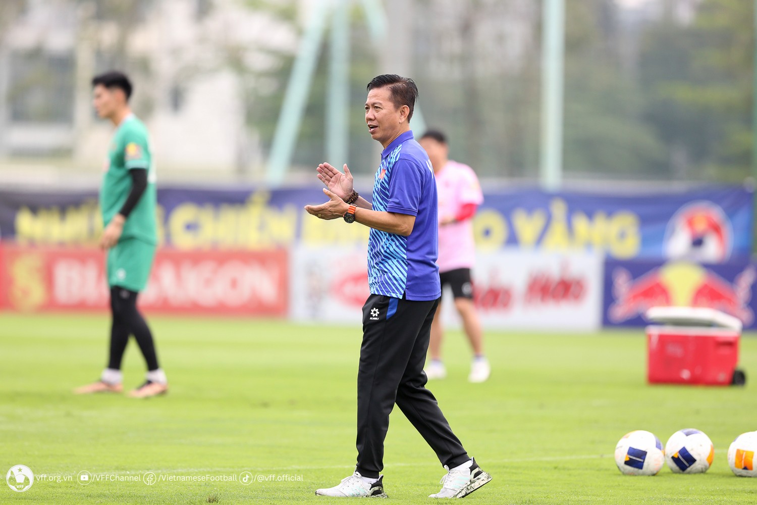 Đình Bắc và dàn sao U23 Việt Nam rạng rỡ ở buổi tập đầu cùng HLV Hoàng Anh Tuấn - Bóng Đá