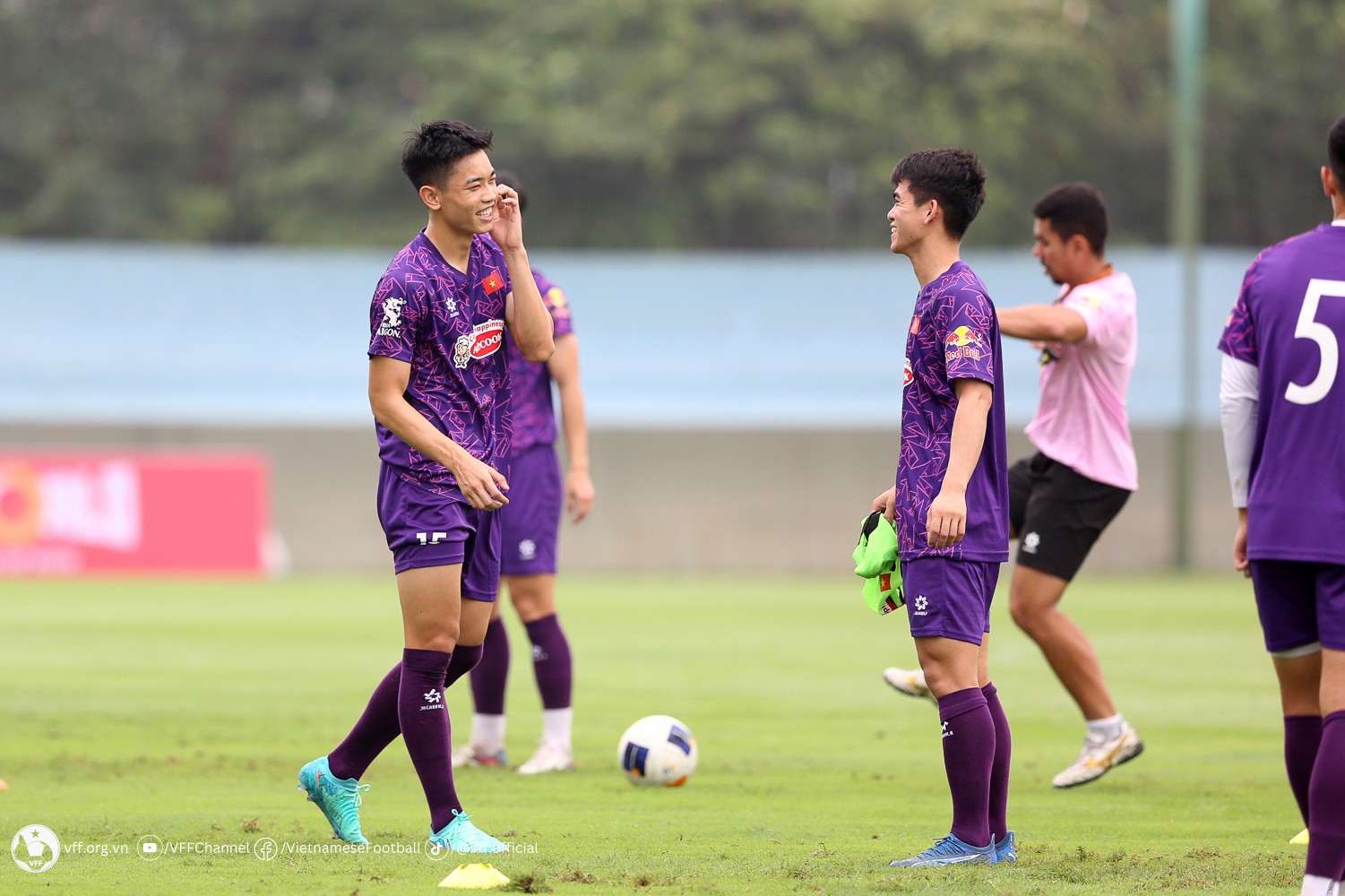 Đình Bắc và dàn sao U23 Việt Nam rạng rỡ ở buổi tập đầu cùng HLV Hoàng Anh Tuấn - Bóng Đá