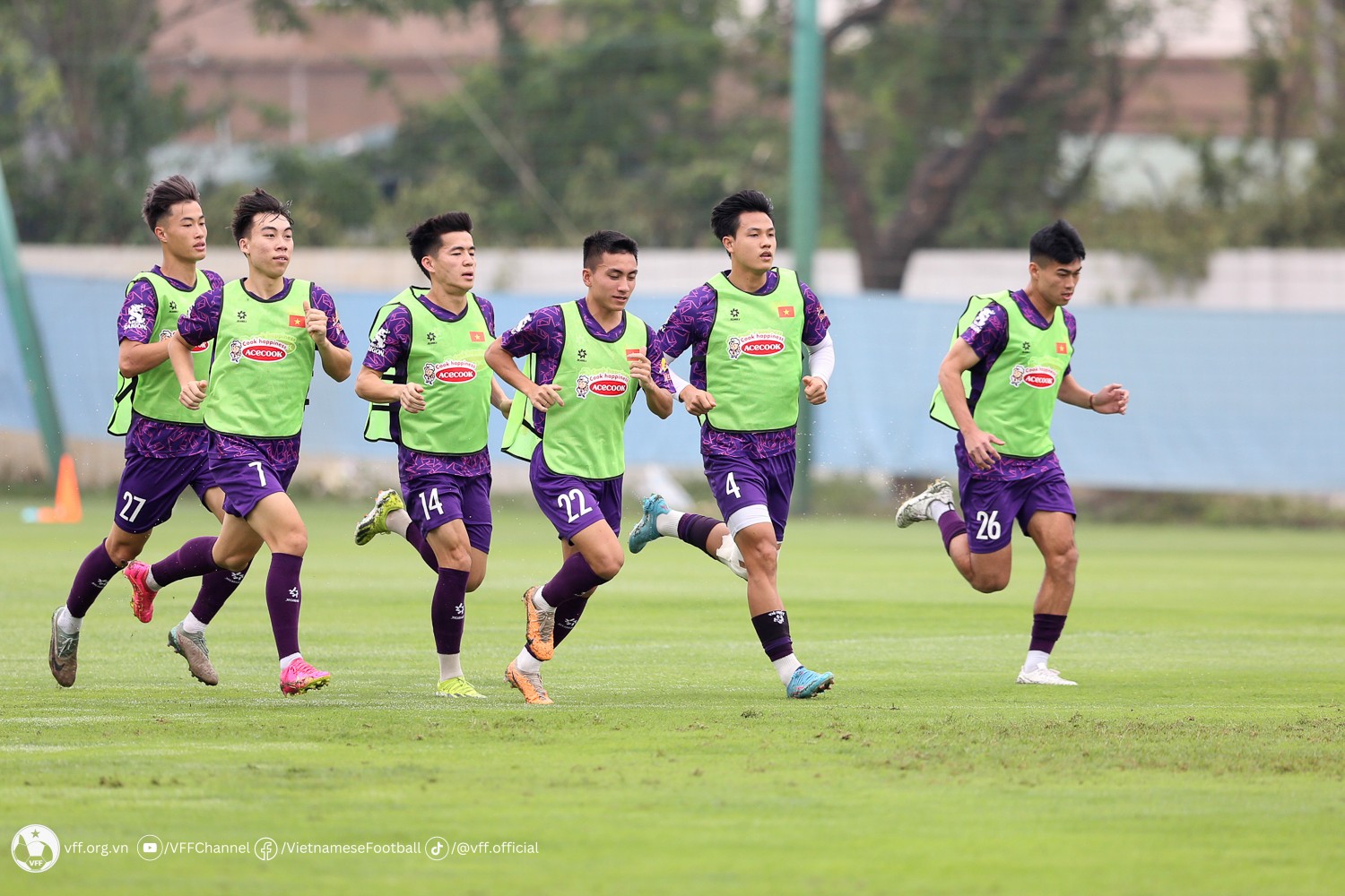Đình Bắc và dàn sao U23 Việt Nam rạng rỡ ở buổi tập đầu cùng HLV Hoàng Anh Tuấn - Bóng Đá