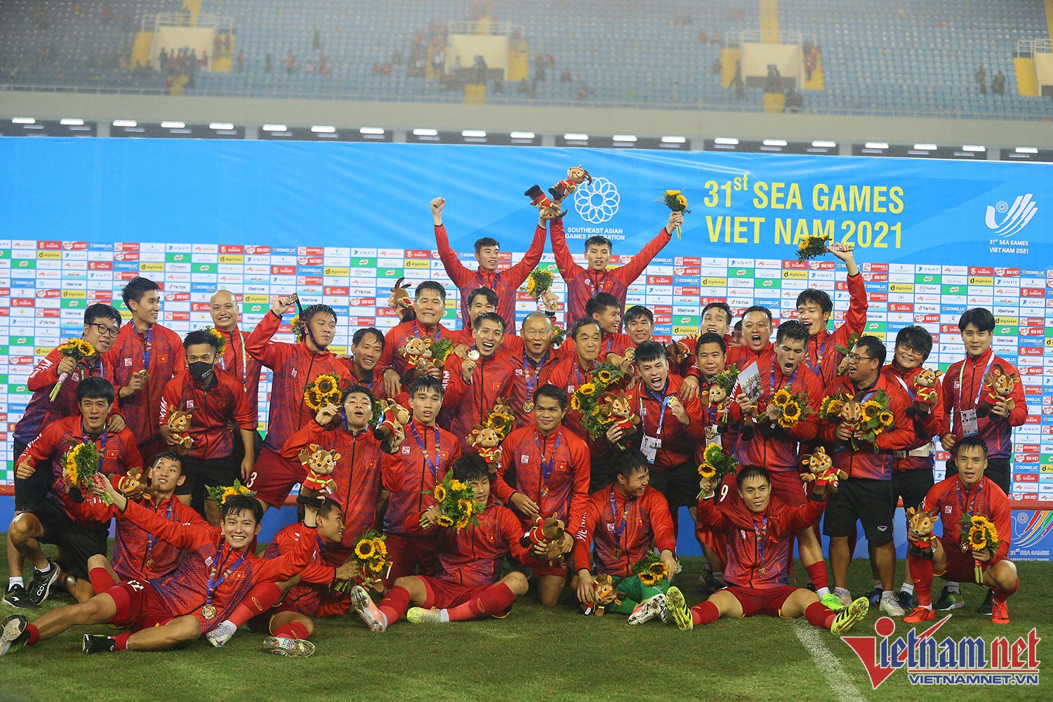 HLV Philippe Troussier nhận chỉ tiêu bất ngờ tại SEA Games - Bóng Đá