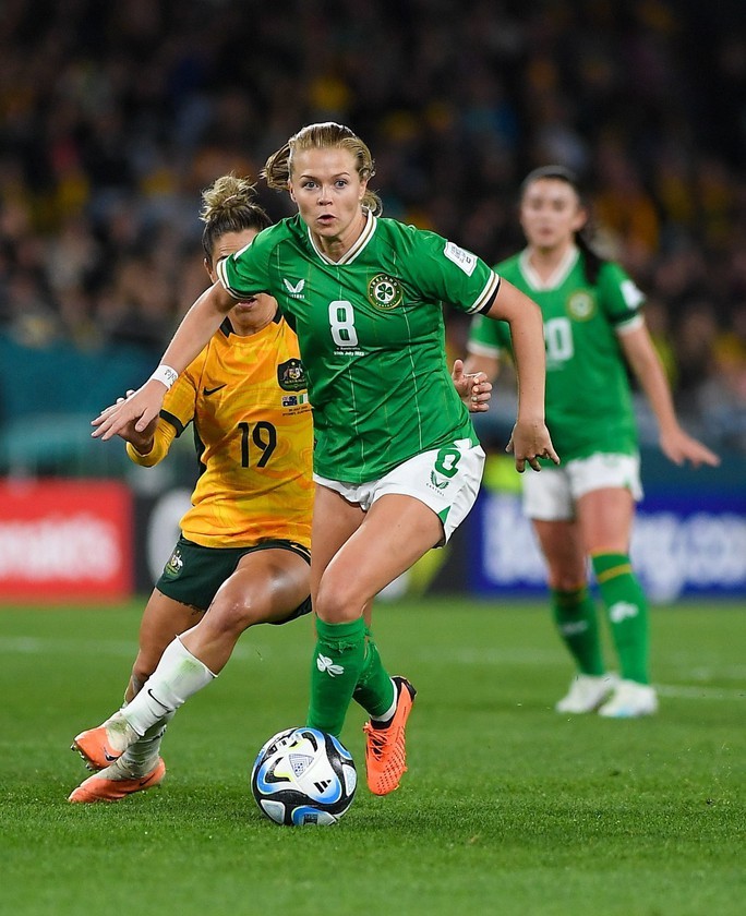 World Cup nữ 2023: Đồng chủ nhà Úc giành 3 điểm nghẹt thở - Bóng Đá