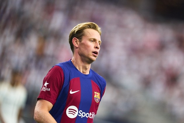 Frenkie De Jong khiến M.U, PSG 