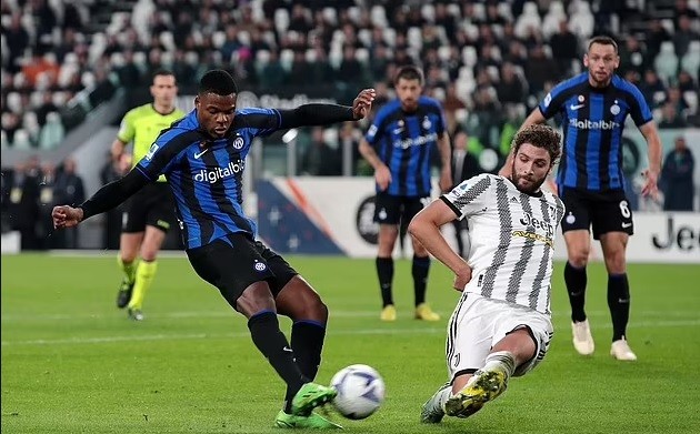 Đồng đội choáng váng với Denzel Dumfries - Bóng Đá