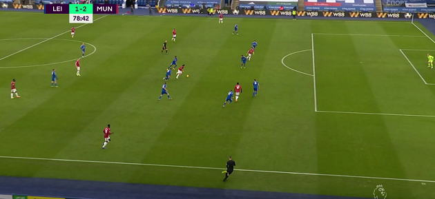 Edinson Cavani's world-class movement highlighted in Man United's 2nd goal against Leicester - Bóng Đá