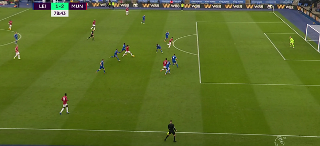 Edinson Cavani's world-class movement highlighted in Man United's 2nd goal against Leicester - Bóng Đá