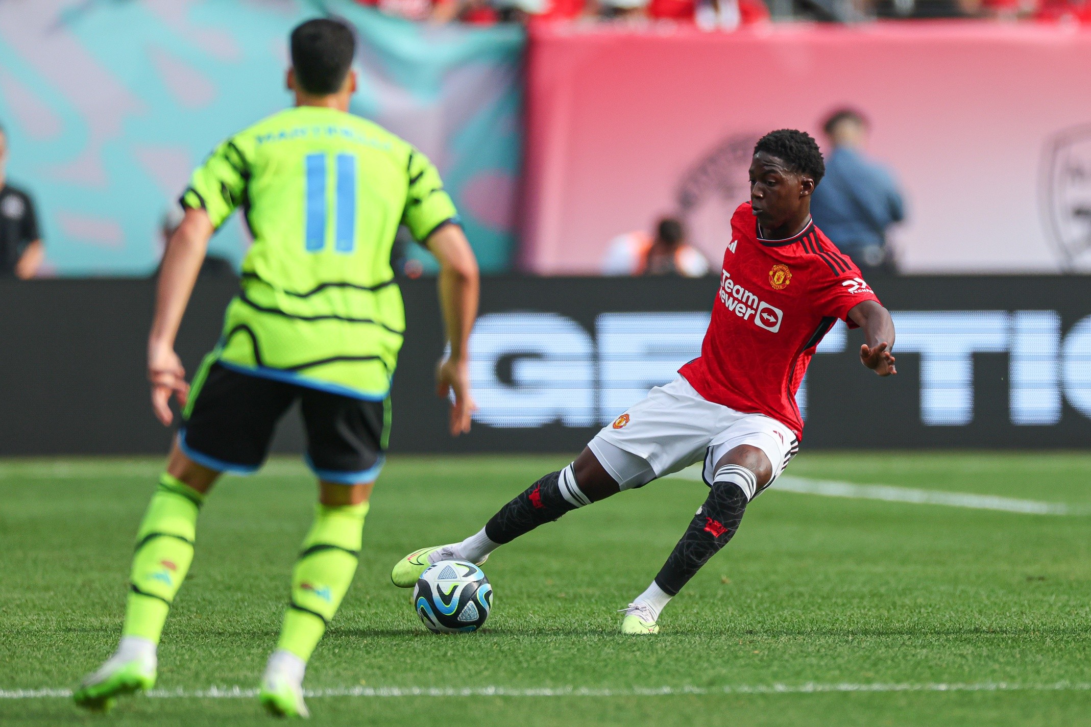 Quá kỳ lạ! Ten Hag chưa đoái hoài bộ đôi sáng giá của Man Utd - Bóng Đá