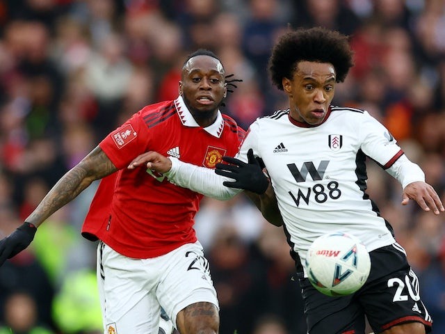 Erik ten Hag 'tells Aaron Wan-Bissaka he can leave Manchester United' - Bóng Đá