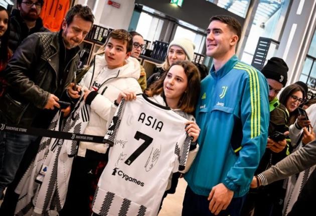 £70M STRIKER WOULD PREFER CHELSEA OR MANCHESTER UNITED, OVER NEWCASTLE Vlahovic - Bóng Đá