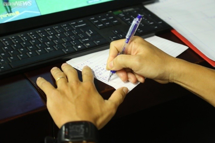 Cận cảnh trọng tài Việt Nam học cách sử dụng thiết bị VAR chuẩn FIFA - Bóng Đá