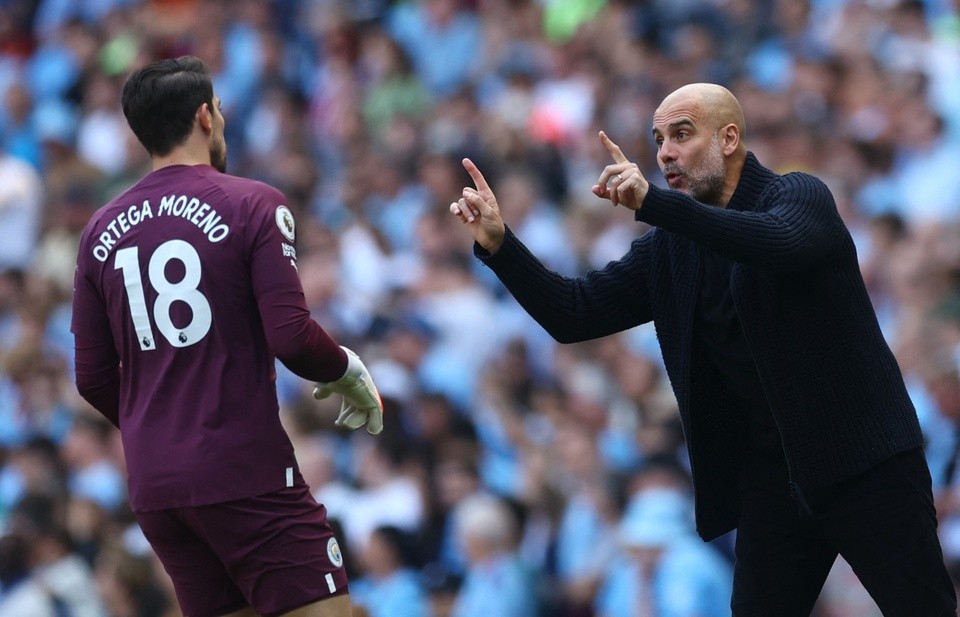 Van Basten chỉ trích Pep Guardiola thiếu chuyên nghiệp - Bóng Đá