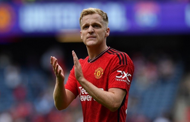 Donny van de Beek's exit from Man Utd is now '99.9% done' - Bóng Đá