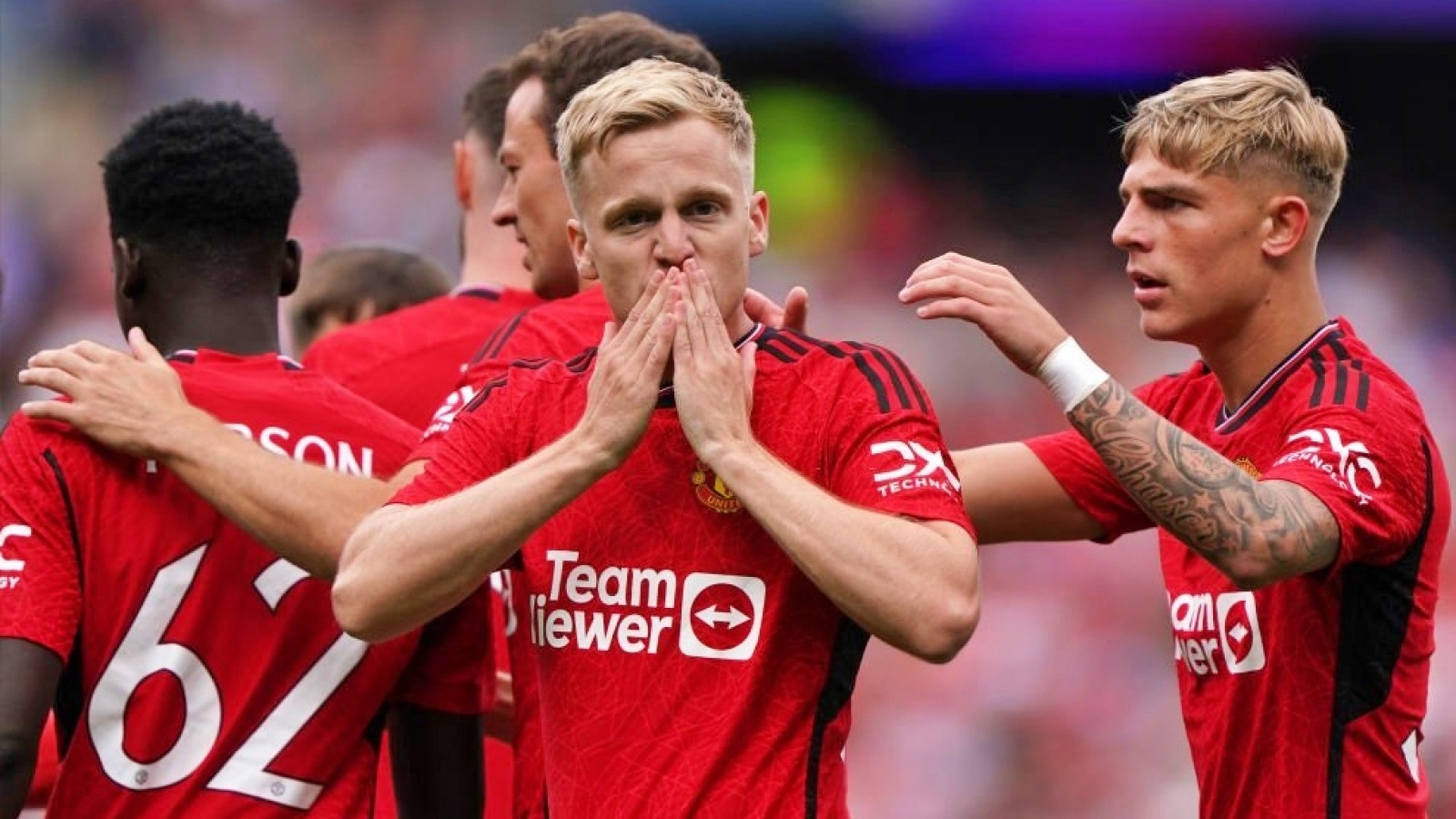 Rất nhanh chóng, 2 thương vụ cùng lúc đổ bể của Man Utd - Bóng Đá