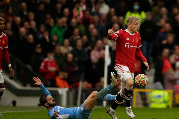 Thêm một hình ảnh gây sốc Solskjaer dành cho Van de Beek - Bóng Đá