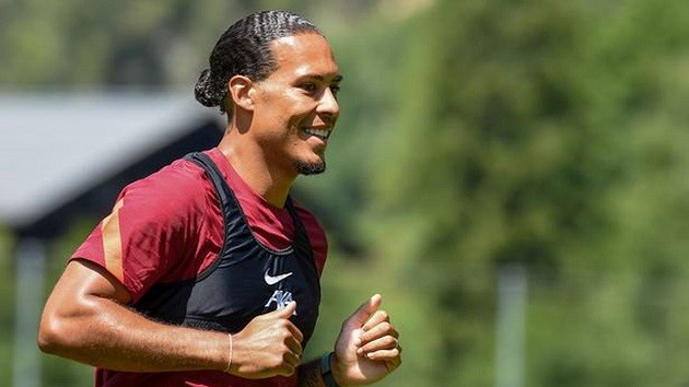 Virgil van Dijk ‘far better’ than Man Utd legend Nemanja Vidic as Liverpool defender labelled ‘best player in the league’ before this season - Bóng Đá