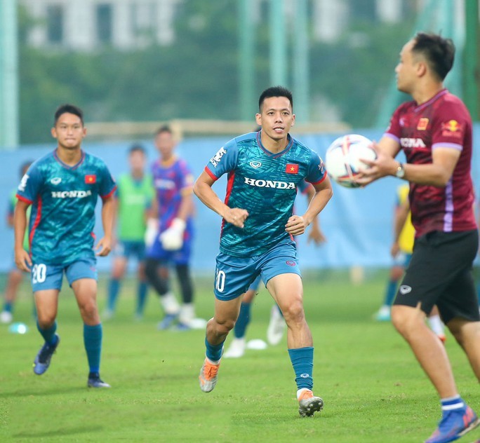 Chờ màn trình diễn của Nguyễn Văn Quyết - Bóng Đá