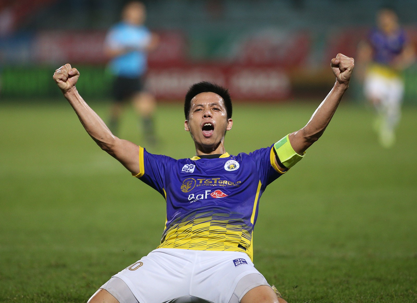 Bàn thắng thứ 100 của Văn Quyết ở V-League - Bóng Đá