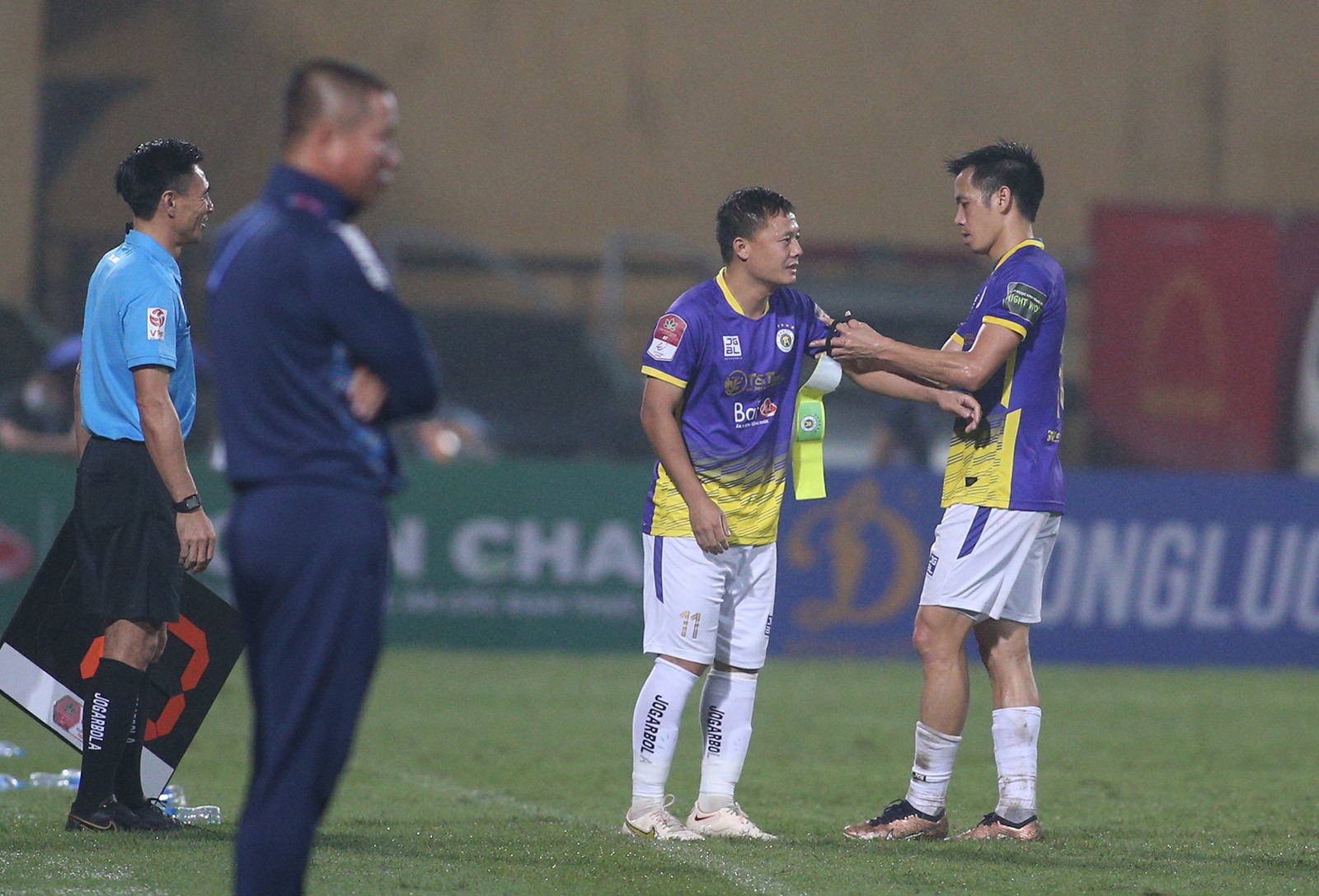 Bàn thắng thứ 100 của Văn Quyết ở V-League - Bóng Đá