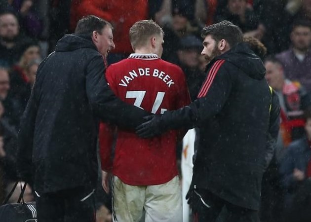 Lối thoát lý tưởng nhất cho Van de Beek - Bóng Đá