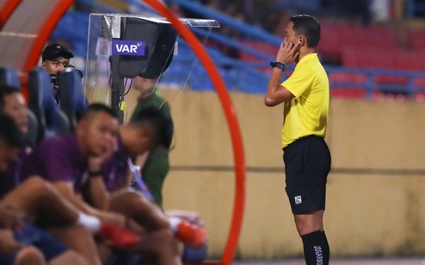 VAR gây tranh cãi trận HAGL - Hải Phòng, VPF nói gì? - Bóng Đá