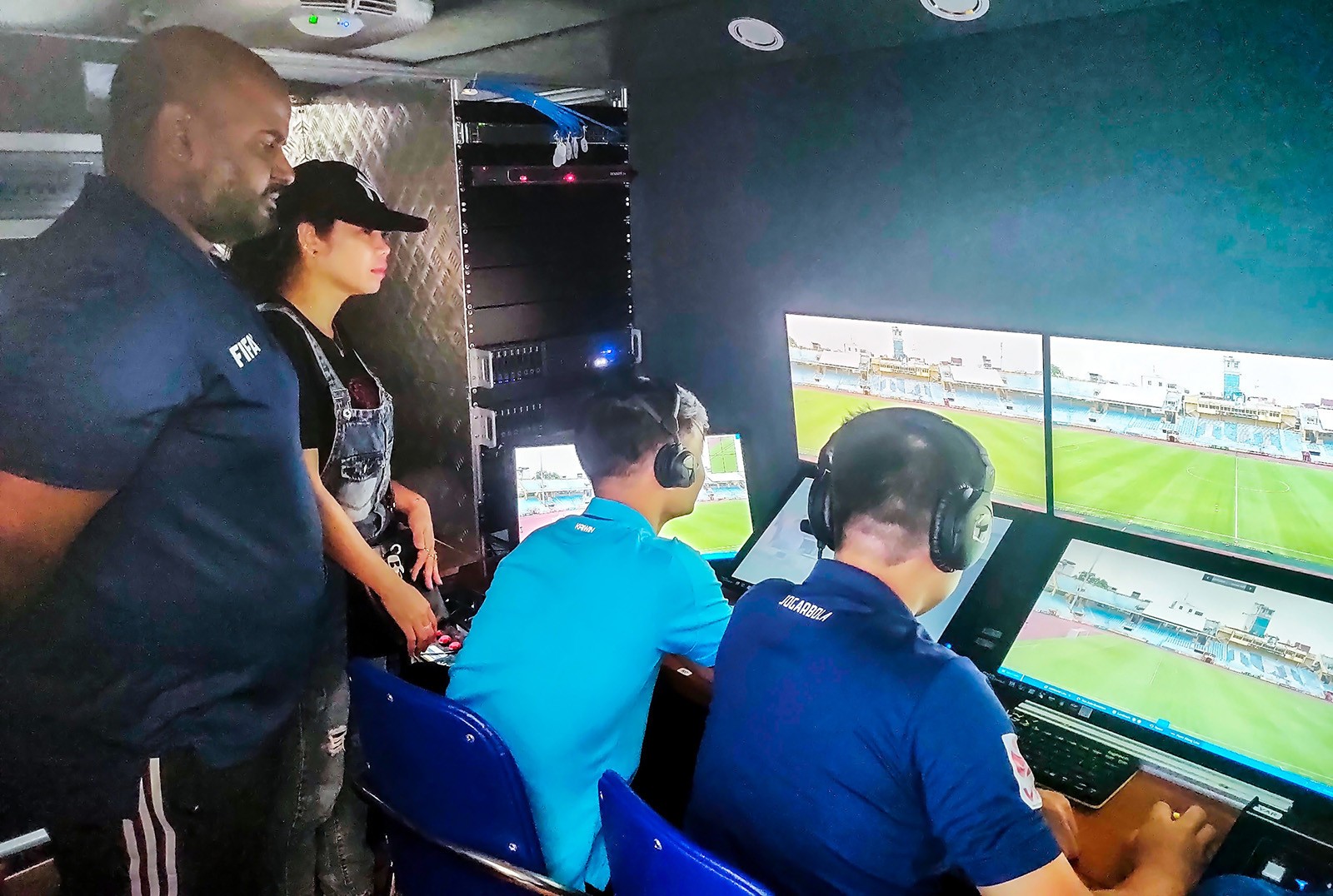 Trọng tài VAR V-League 'chạy thử', FIFA giám sát chặt - Bóng Đá