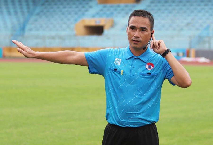 Xác định tổ trọng tài trận đầu tiên sử dùng VAR ở V-League - Bóng Đá