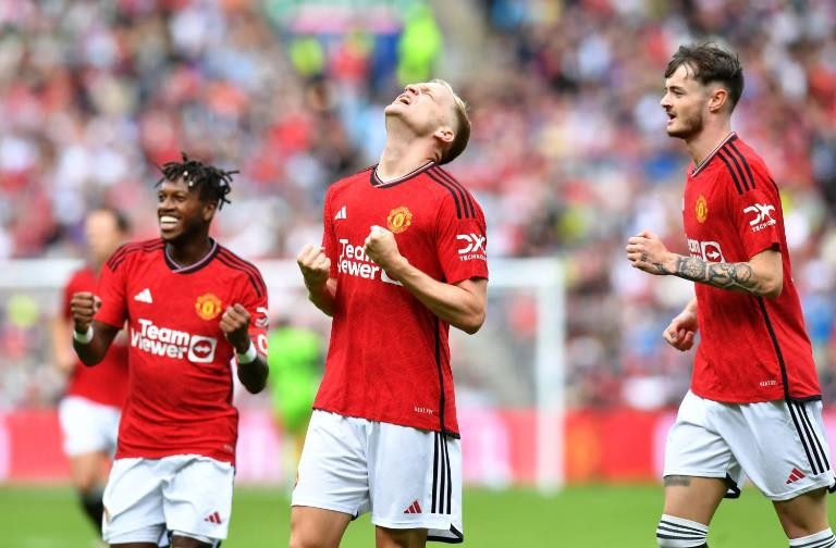 Manager reacts when asked if he’s signing £25m Manchester United player De Beek - Bóng Đá