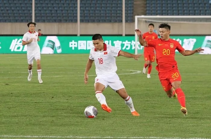 CĐV Việt Nam nổi giận, fan ĐNÁ động viên thầy trò Troussier sau trận thua Trung Quốc - Bóng Đá