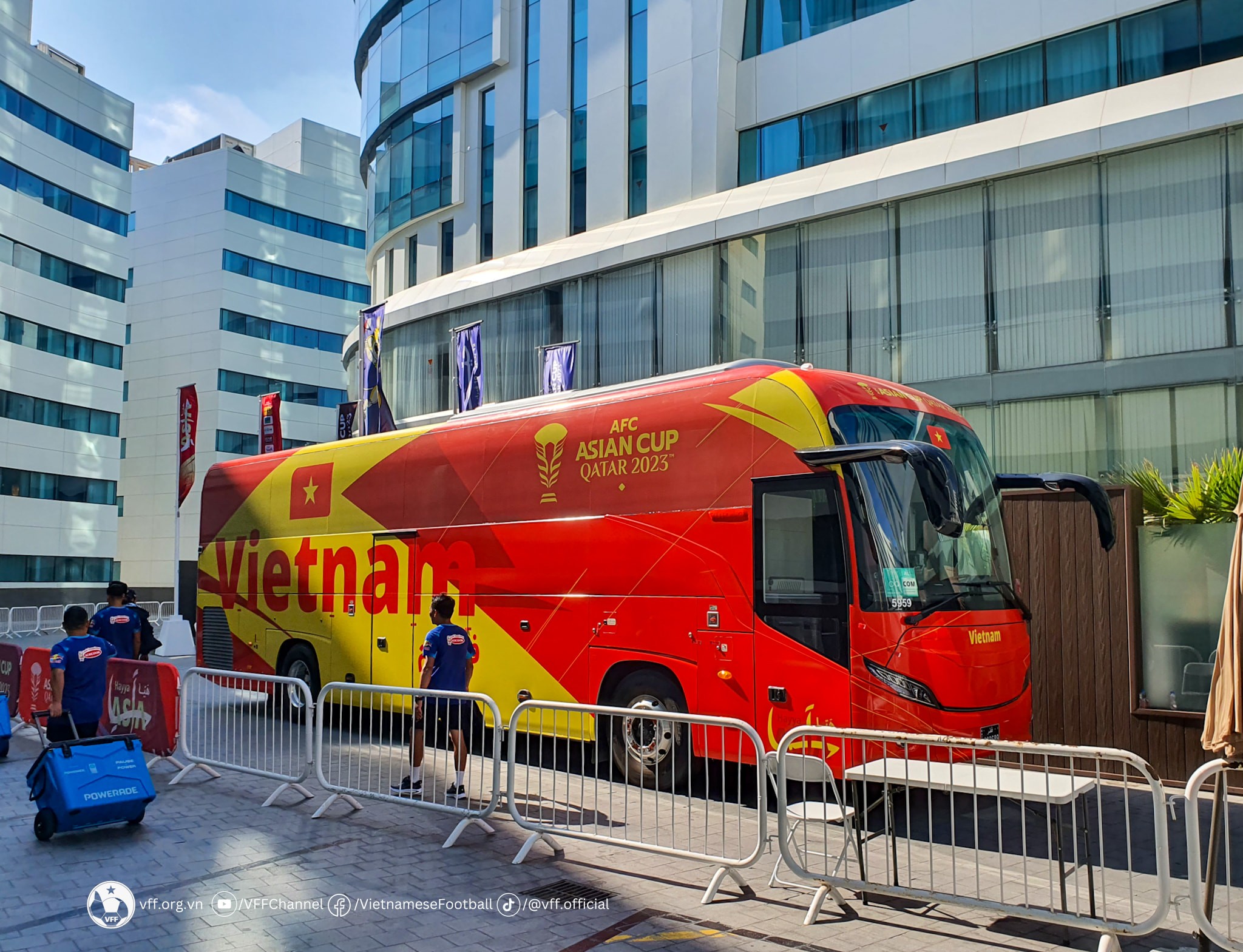 Ấn tượng với phương tiện di chuyển của ĐT Việt Nam tại Asian Cup 2023 - Bóng Đá