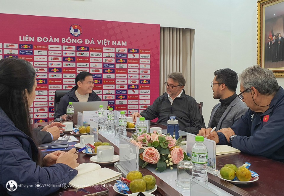 Tuyển Việt Nam gặp khó, VFF lên tiếng về HLV Troussier - Bóng Đá