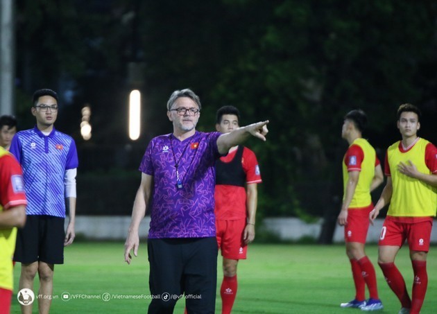 HLV Troussier sẽ cầu thị hay là cố chấp? - Bóng Đá