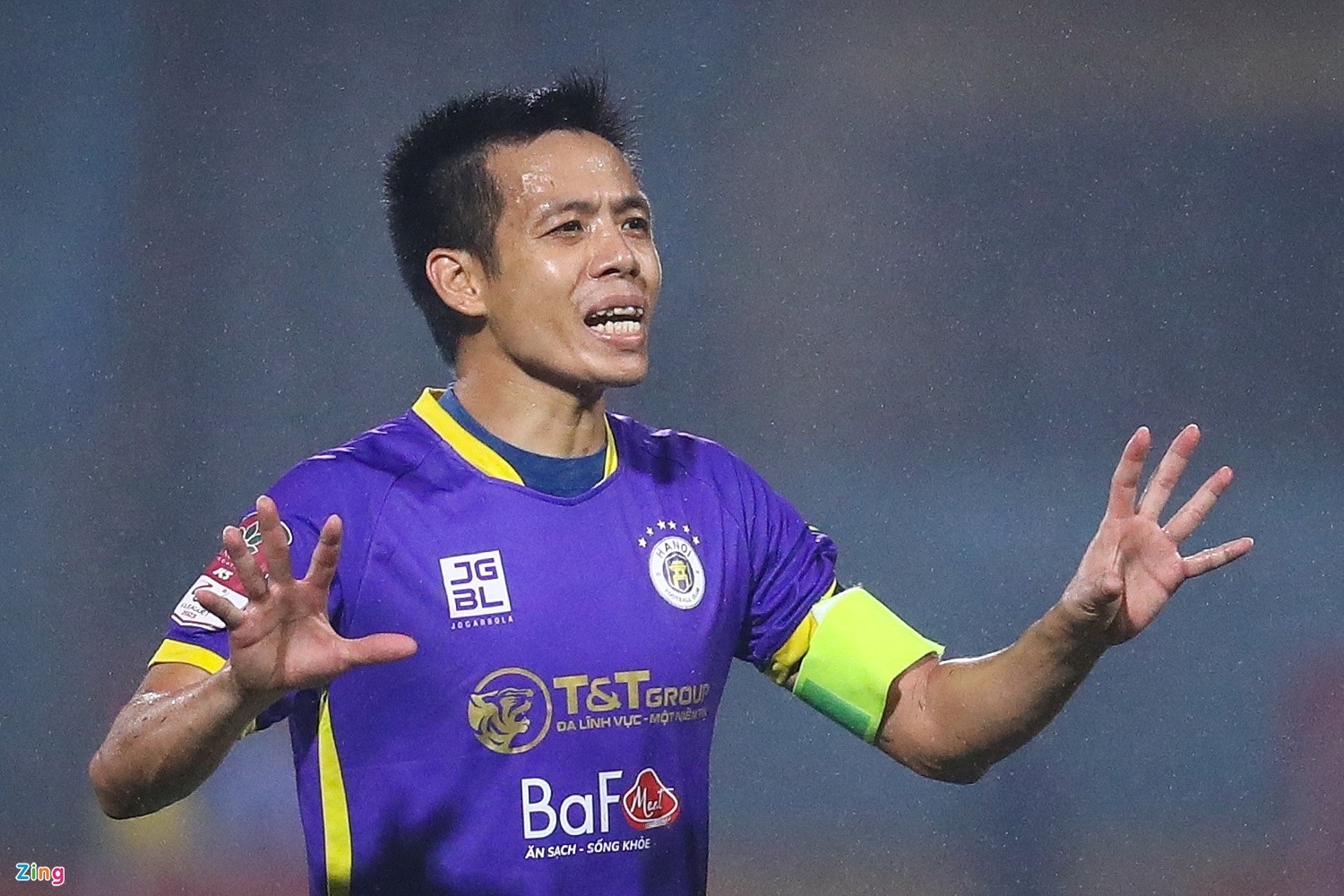 Phản ứng của Trưởng Ban Trọng tài trước sự cố Văn Quyết - Bóng Đá