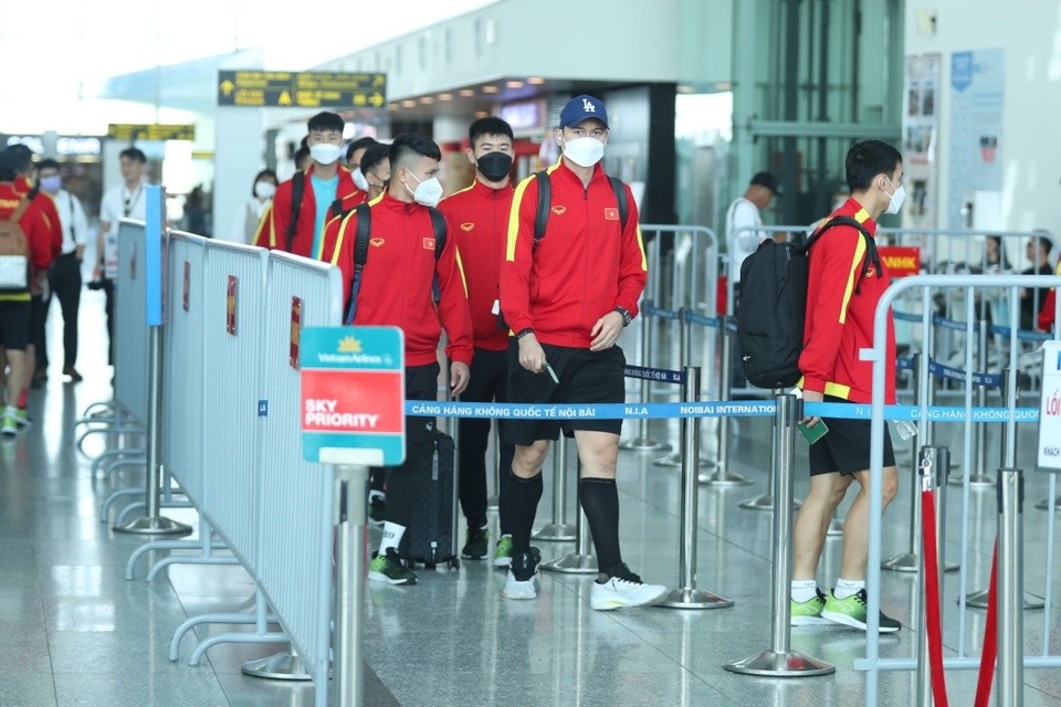 Tuyển Việt Nam lên đường đi đá trận cuối AFF Cup 2022 - Bóng Đá