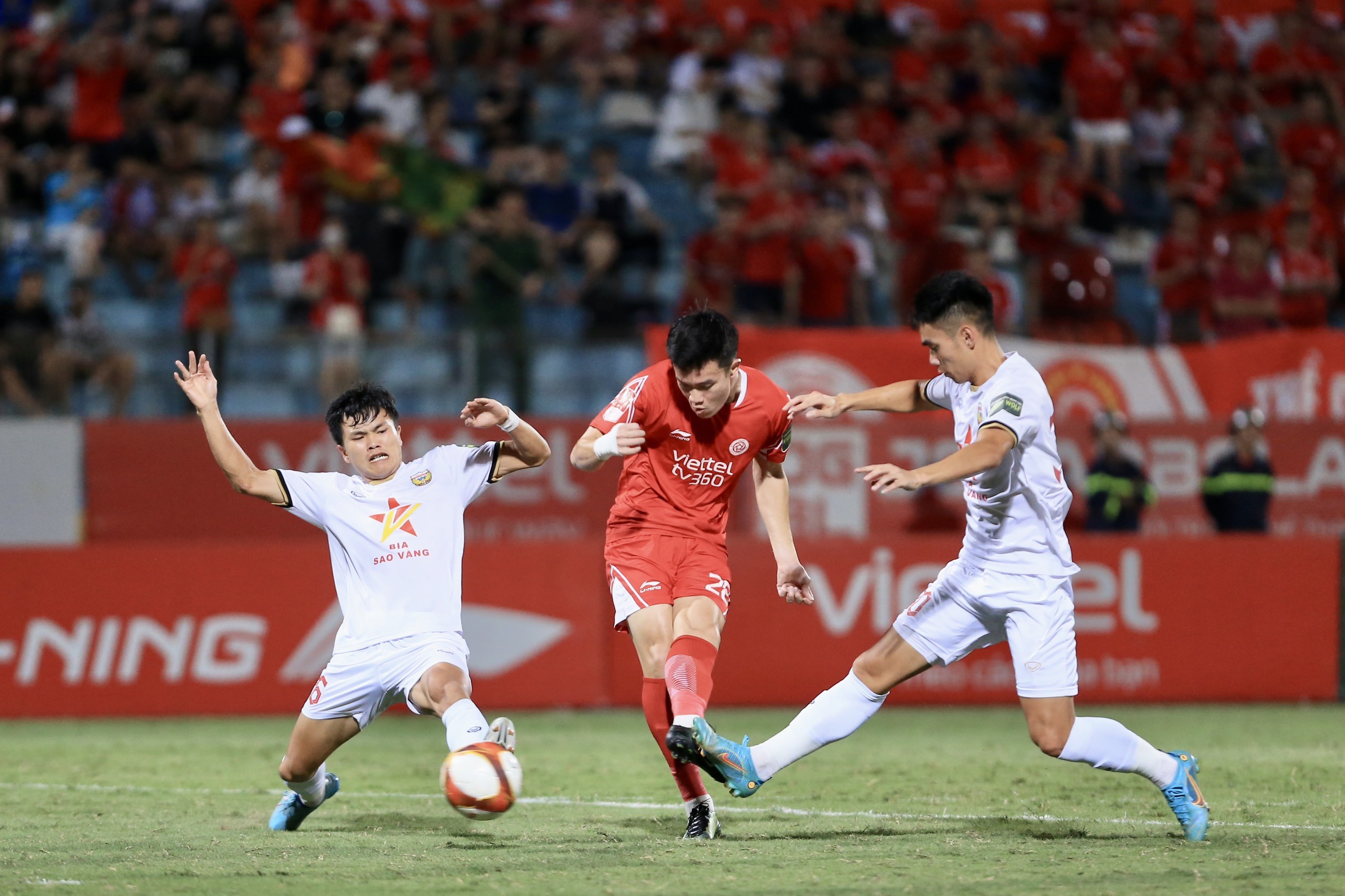 Đua vô địch V-League: Viettel âm thầm chờ 'cướp cờ' - Bóng Đá