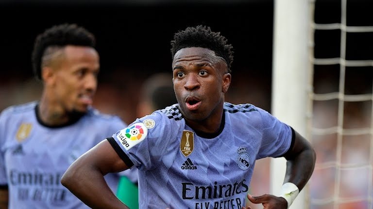 Vinicius không cùng Real ra sân sau vụ phân biệt chủng tộc - Bóng Đá