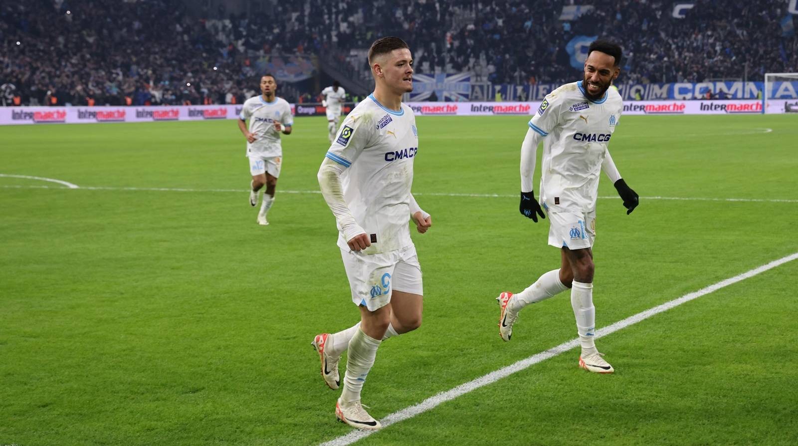 Aubameyang thăng hoa tột đỉnh, góp 3/3 bàn giúp đội nhà thắng đậm - Bóng Đá