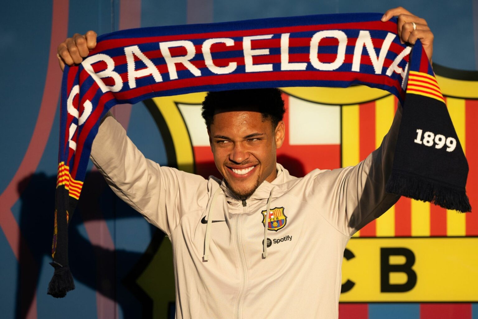 Official: Barcelona register Vitor Roque with La Liga - Bóng Đá