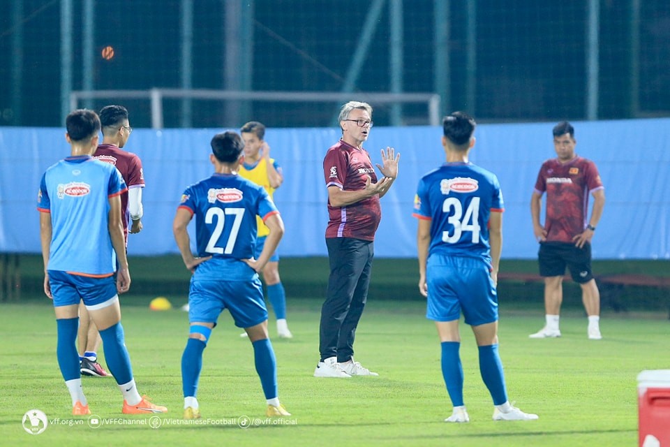 HLV Troussier chốt danh sách đấu Trung, Hàn - Bóng Đá