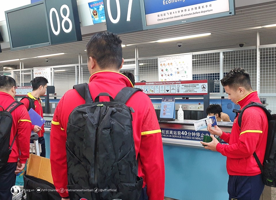 Đặt chân đến Hàn Quốc, ĐT Việt Nam sẵn sàng đấu Son Heung-min và đồng đội - Bóng Đá