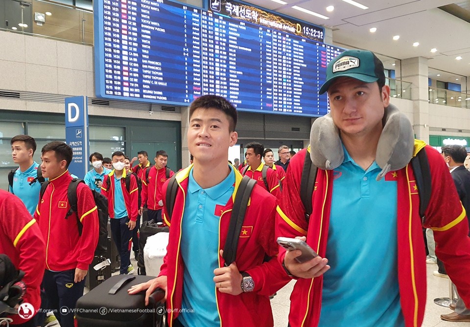Đặt chân đến Hàn Quốc, ĐT Việt Nam sẵn sàng đấu Son Heung-min và đồng đội - Bóng Đá