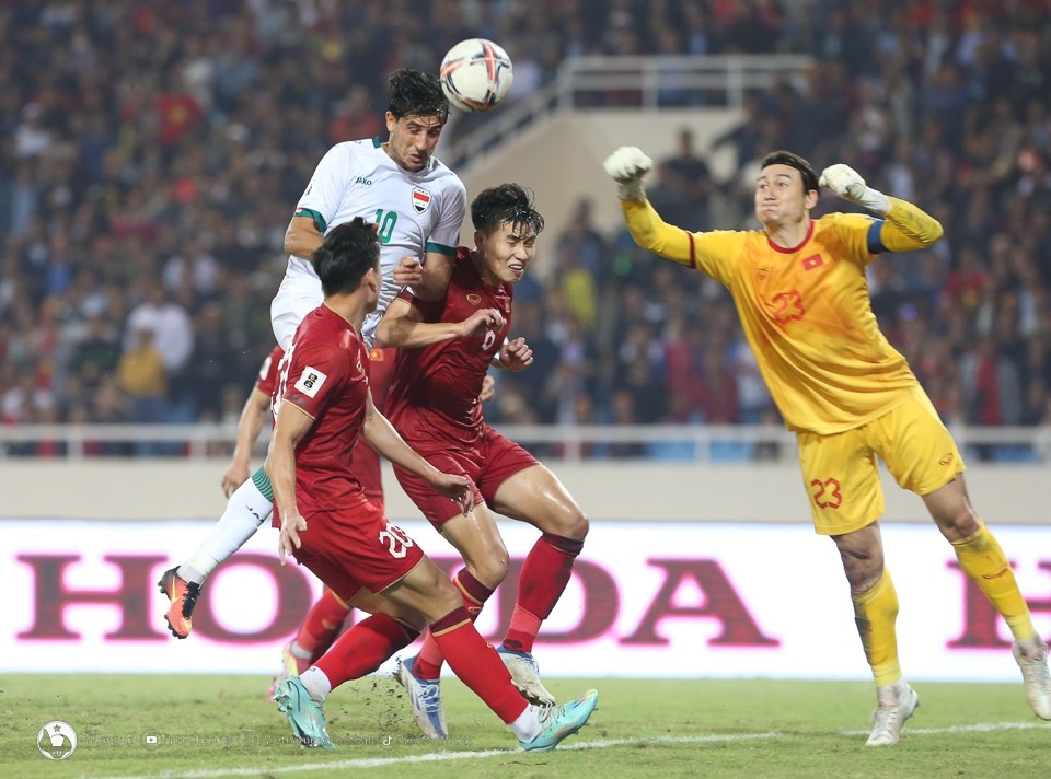 HLV Philippe Troussier nói thẳng lý do không dùng Hoàng Đức - Bóng Đá