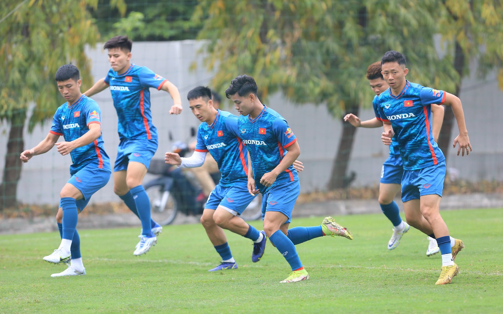 HLV Philippe Troussier hẹn gặp lại tuyển Việt Nam vào tháng 6 - Bóng Đá